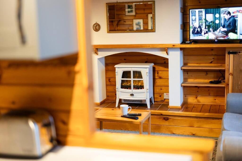 Cozy Norwegian Style Log Cabin In Rural Snowdonia - 2 Bedrooms & Parking By Seren Short Stays Ffestiniog Екстер'єр фото