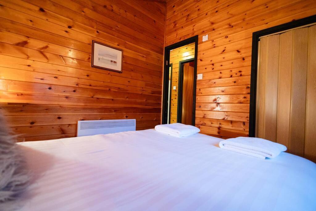 Cozy Norwegian Style Log Cabin In Rural Snowdonia - 2 Bedrooms & Parking By Seren Short Stays Ffestiniog Екстер'єр фото