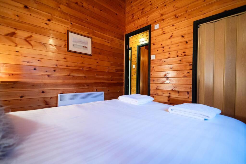 Cozy Norwegian Style Log Cabin In Rural Snowdonia - 2 Bedrooms & Parking By Seren Short Stays Ffestiniog Екстер'єр фото