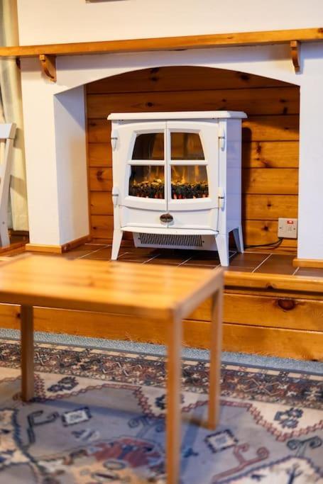 Cozy Norwegian Style Log Cabin In Rural Snowdonia - 2 Bedrooms & Parking By Seren Short Stays Ffestiniog Екстер'єр фото