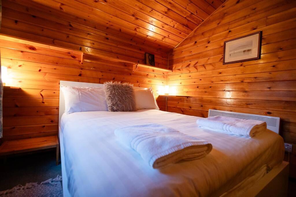 Cozy Norwegian Style Log Cabin In Rural Snowdonia - 2 Bedrooms & Parking By Seren Short Stays Ffestiniog Екстер'єр фото